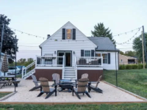 Spacious 5-bedroom house with WiFi, AC in welcoming Paradise 斯特拉斯堡酒店