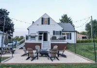 Spacious 5-bedroom house with WiFi, AC in welcoming Paradise