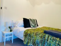 Stylish & Rural Country Cottage Hotel dekat Shire Hall