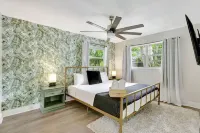 Modern 3Br Pool Home with Game Room Near Beaches!