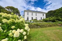 Caerhays Apartment With Outdoor Pool And Gardens In Historic Mansion House