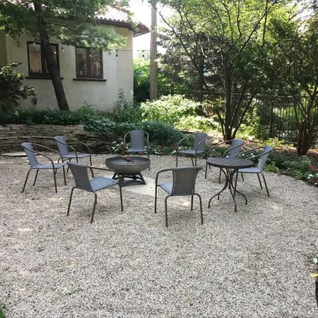 Sunny Coach House in Historic Oak Park