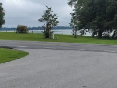 Cozy, Clean, and Comfortable 3 Bedroom/ 2.5 Bath Home in Sneads Ferry, Hotels in Stump Sound
