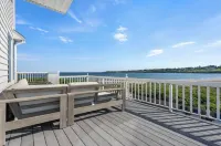 5-bed Waterfront Beach house with DIRECT access to Private Kelly Beach in Bonnet