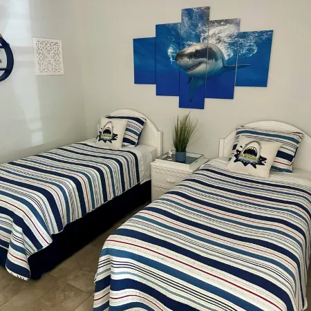 Totally Renovated near Pete's Pier with Trailer Parking Walk to Three Sisters!!