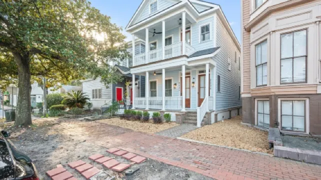 Historic District Gem - 2BR/2BA, Walk to Forsyth Park - Upper Level