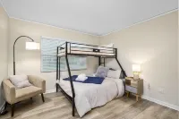 Modern Home Near UF, Stadium - Private Gazebo, Pets!