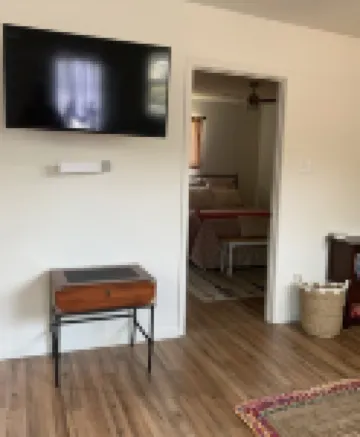 Castroville, Little Alsace of Texas, cozy backhouse! 20 minutes to theme parks