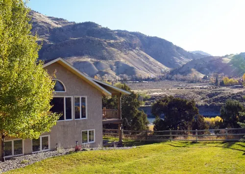 Riverside Lodge: Wildlife Watching, Fishing, Hiking from the House. Next to Ynp! - 4성급