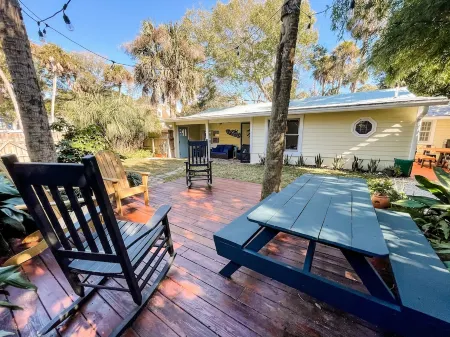 Folly Boho Bungalow - Steps to Dining, Shopping, 3 Minute Walk to the Beach