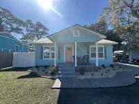 Newly Renovated Seahorse Cottage 2 blocks to Bay & 1/2 Mile to Downtown PSJ 3/2