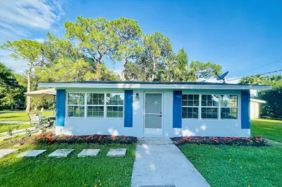 Florida style home walking distance to Barefoot Beach