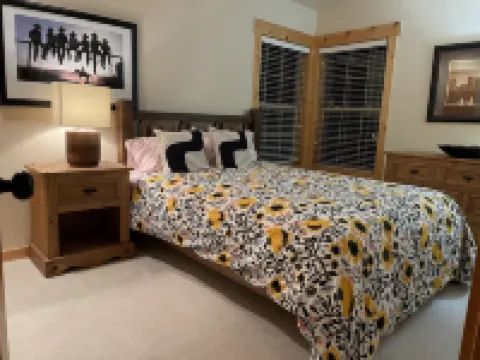 Cozy renovated Running Y Chalet  w Deck, Grill, Hot tub & Resort amenities.