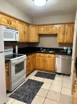 Quiet 1bed/1bath condo with free parking