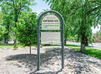 Best Downtown Getaway 4 blocks from main street food bars and shopping