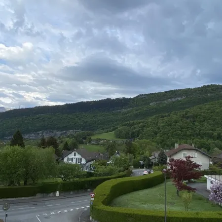 5 minutes from Annecy? Apartment on 2nd floor of a house with large garden