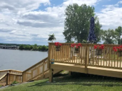 Year-Round: Amazing Sunrises, 150ft Shore, Private Boat Launch/Dock, Hot Fishing Hotele w: Alburgh