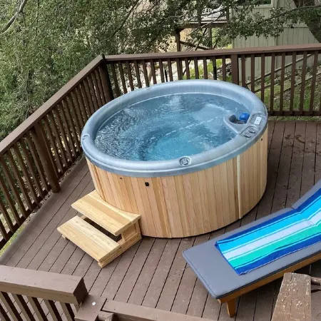 WOW! 4BR Cabin w/ EPIC Lake Views, Hot Tub, Lake Access. Arcade Games. Pets OK