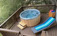 WOW! 4BR Cabin w/ EPIC Lake Views, Hot Tub, Lake Access. Arcade Games. Pets OK