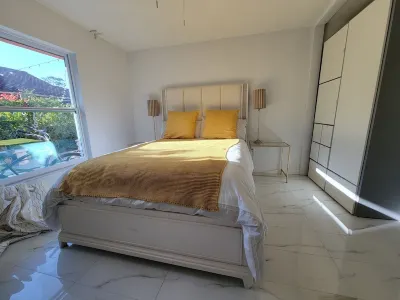 Peaceful home next to the best restaurants, BEACHES...  $5 CLEANING Hotels near 7-Eleven