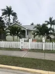 Remodeled historic downtown Punta Gorda, FL charming cottage Hotel dekat First Macedonia MB Church
