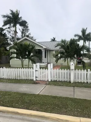 Remodeled historic downtown Punta Gorda, FL charming cottage 길크리스트 공원 주변 호텔