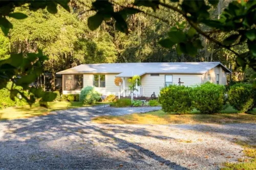 Withlacoochee River House on the main channel w/ kayaks, bikes, canoes