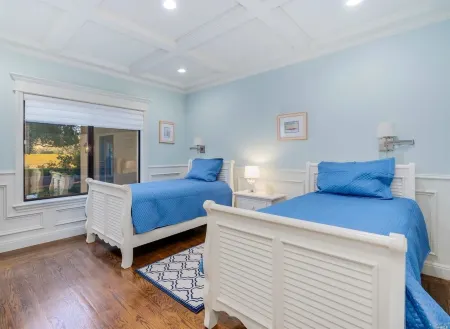 Awesome Hilltop Views, Pool, Vineyards, Olive Trees, 5 mins to Healdsburg