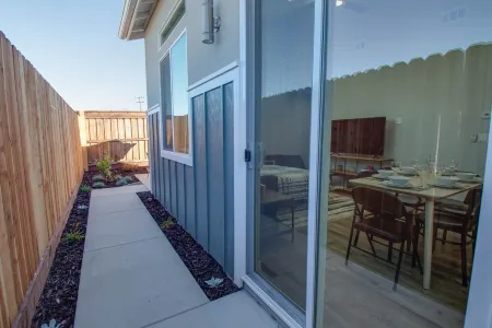 Luxe Hideaway: Private Patio, BBQ, Wineries, 20 Min to Beaches, King Bed Отели в г. Оркатт