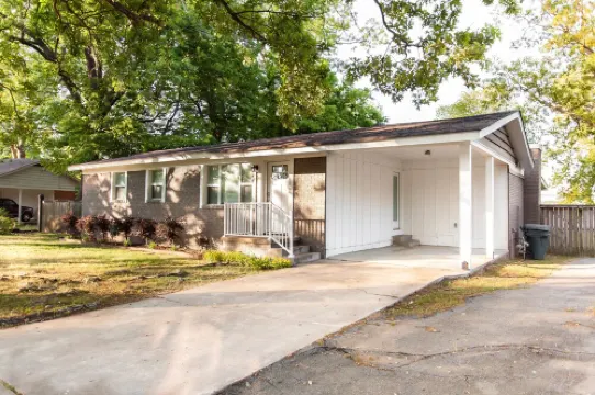 Newly Remodeled Home on the Arkansas River - 3 miles from Airport