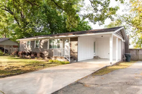 Newly Remodeled Home on the Arkansas River - 3 miles from Airport