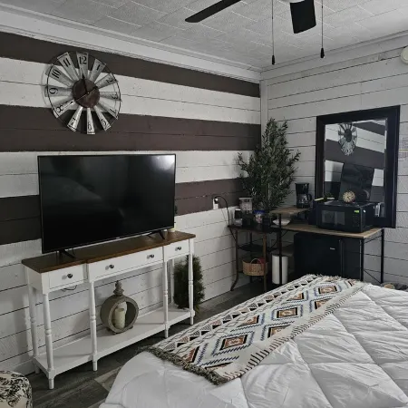 1-Bedroom Farm Stay Just 6 Minutes to Ozark National Scenic Riverways
