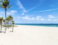 Steps to the Beach! Family-sized apartment with Foosball Table & High Speed wifi