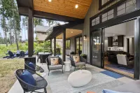 On Golf Course -4 King Suites + Bunk Suite -Walk to Winery- Dog Friendly