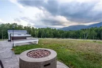 Stargaze on 12 Acres: Hot Tub 55" Fire Pit Grill