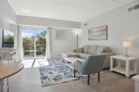 Totally Renovated 1BR/1BA/All New Furniture/Sofa Bed/Balcony/Walk-In Shower/WiFi