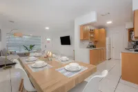 Charming home 12min to the Beach Hotels in Hallandale Beach