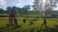 Beautiful 2nd story apartment 10 minutes from 2 state parks.