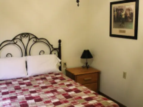 Stones Throw from Giant City Park, Wineries, Hiking, Biking, Hunting and more. Hotels in Makanda