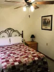 Stones Throw from Giant City Park, Wineries, Hiking, Biking, Hunting and more. Hotels in Makanda