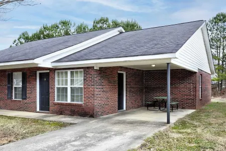 3 Bed 2 Bath Renovated Cozy Farmhouse Отели в г. Флойд