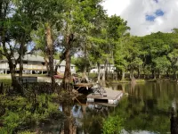 Charming Waterfront Cottage Hotels in DeSoto County