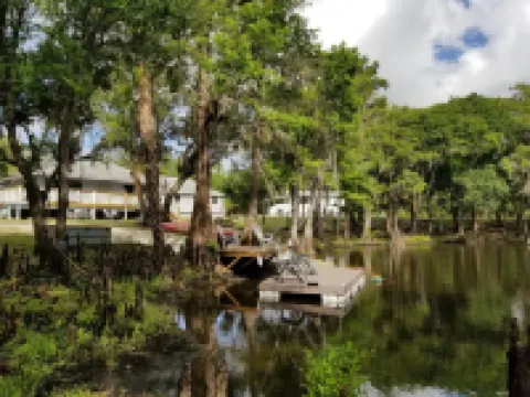 Charming Waterfront Cottage