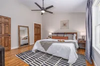 Stunning Luxury Home: Majestic Massanutten Views with New Hot Tub Hotels in Massanutten