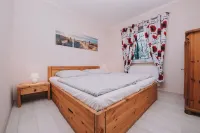 Cottage directly on the lake for 6 persons Hotels in Zetel