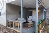 Oasis on Empire near Buckeye Lake!