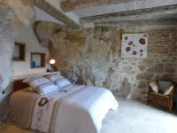 Beautiful detached Quercy house facing the beach at Saint Cirq Lapopie Moulin et Chapelle de Lugagnac 주변 호텔