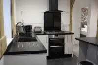 Vintage Beach House - a calm, stylish space by the beach. Hotels in Leven