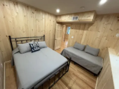 Lakefront 4 Bedroom 2 Bathroom Retreat with Beach and Dock Hotels in Gilmanton