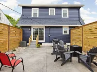 Indy Speedway Retreat: King Beds & Near Downtown Hotels in Speedway